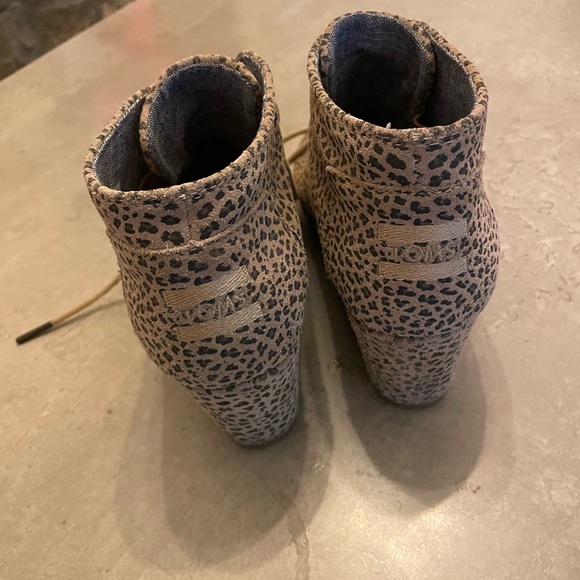 Toms cheetah booties size 7 - Picture 2 of 6